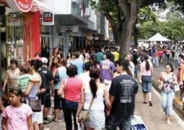 Pesquisa aponta 80% dos comerciantes de Maringá otimistas com as vendas de natal